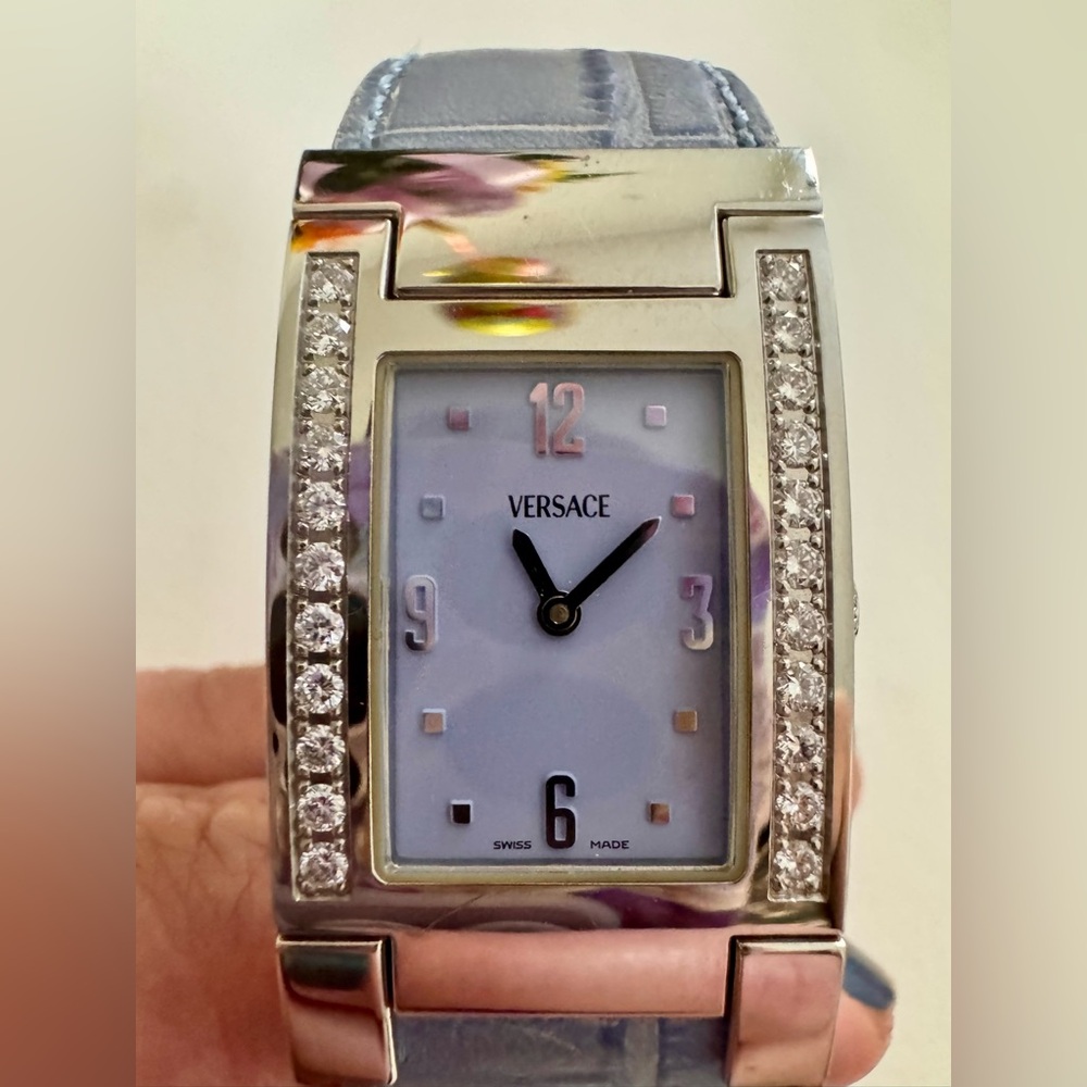 Versace Diamond Blue leather Watch stainless steel, New Battery, never worn